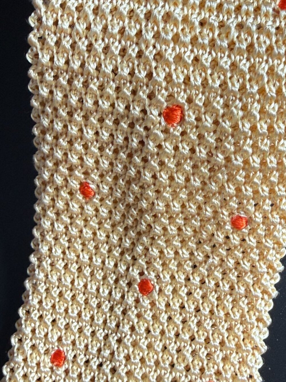 Biella G. Vasta Collezioni Silk Knit Tie Italy in Pale Yellow with Red Dots - Picture 6 of 7